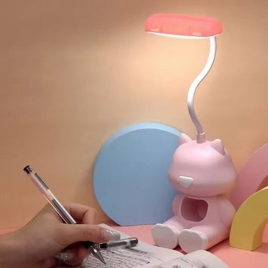 fille écrit avec une Lampe de bureau enfant